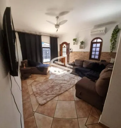 Casa Térrea com Piscina à Venda 250 m² | 3 Quartos | 4 Vagas Santa Terezinha / Jardim do