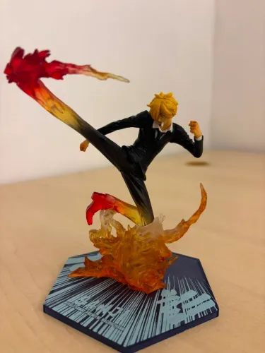 action figure colecionável do personagem Sanji (usando a técnica Diable Jambe