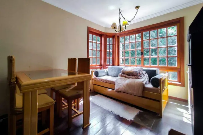 APARTAMENTO MOBILIADO NO CENTRO DE GRAMADO