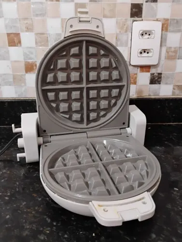 Máquina de Waffle Bella Flip & Store