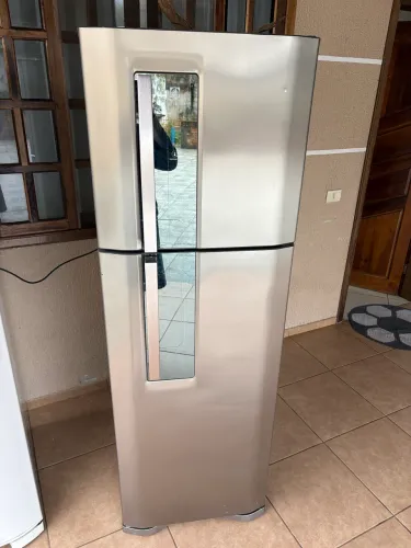 Geledeira Eletrolux funcionando perfeitamente