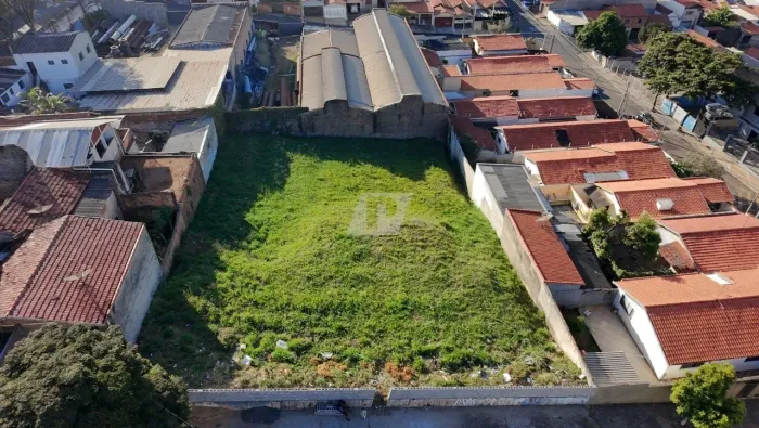 Lote à venda em Piracicaba-SP, bairro Paulicéia: oportunidade única para construir seu son