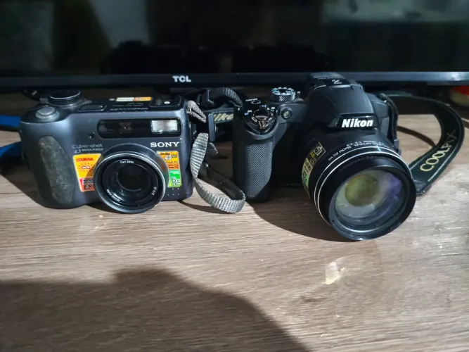 Kit 2 Câmeras Antigas (Nikon + Sony)
