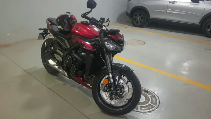 Street Triple 765 RS - Muito nova