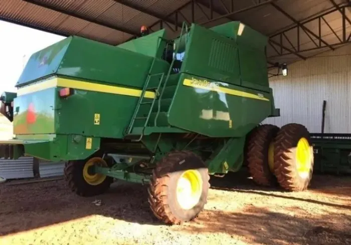 Colheitadeira John Deere 1550 ano 2008