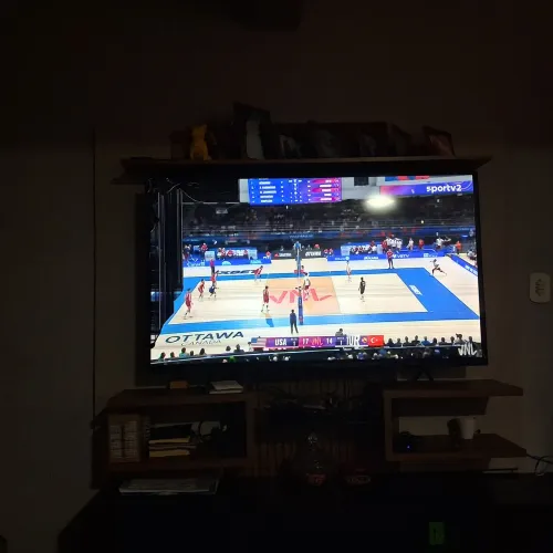 TV 55' PHILIPS COM TELA QUEBRADA E LISTRAS NA LATERAL