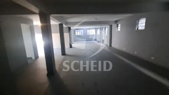 ÓTIMO SALÃO COM BANEIROS BEM LOCALIZADO