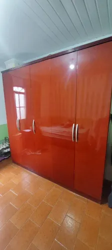 Guarda-roupa antigo grande em ótimo estado