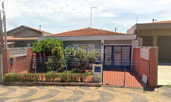 Casa à venda na Avenida Washington Luiz - Vila Marieta em Campinas