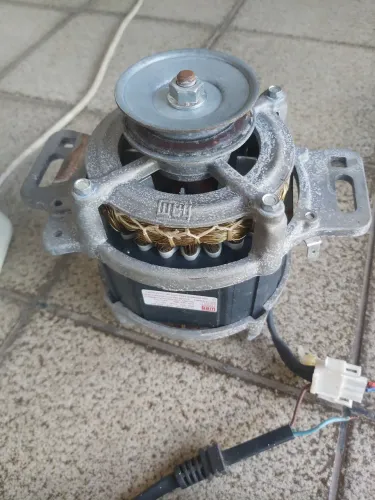 Motor Weg de 1/4 cv bem novinho e funcionando perfeitamente