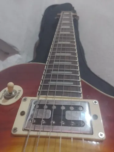 Guitarra les paul, troco em flying v strinberg ou Ibanez gio