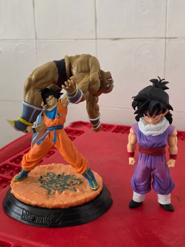 Lote de 2 action figure dragonball z