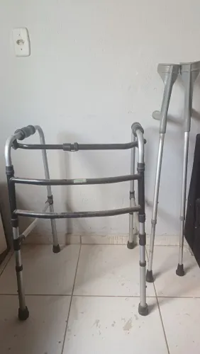 Andador e muletas