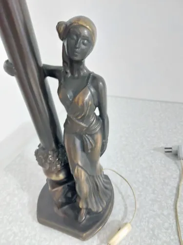 VENDO ABAJUR DECORATIVO ESTÁTUA MULHER EM BRONZE!