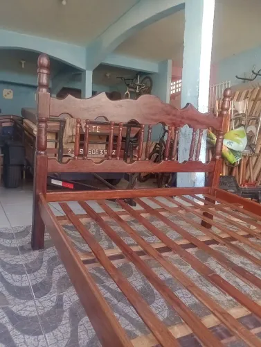 Cama de casal de madeira macanaiba maciça e pura 999,00
