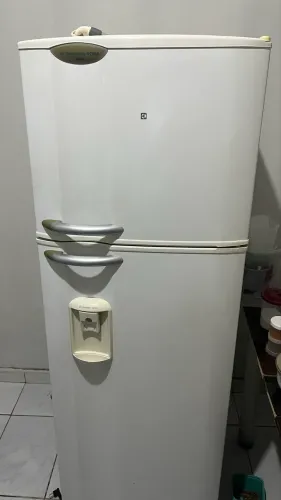 Geladeira Eletrolux Air Flow System DCW40