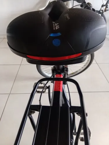 Bicicleta aro 26 reduzida. Quadro em aluminio pedaleira unica varias pecas novas..