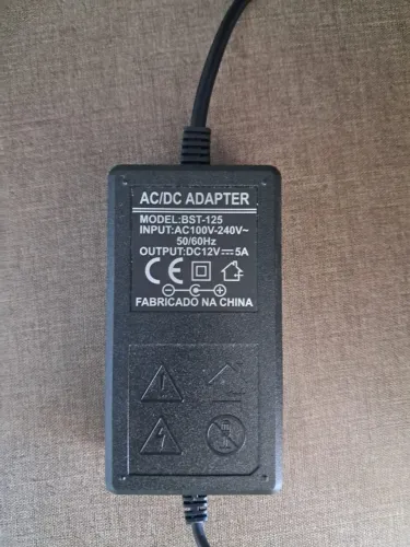Fonte De Alimentação 12V 5A 60W Bivolt Plug P4 - CFTV, Fita LED, DVR, Monitor