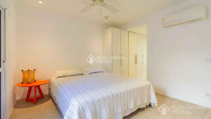 Casa em Condomínio com 190m2 no Bairro Chácara das Pedras