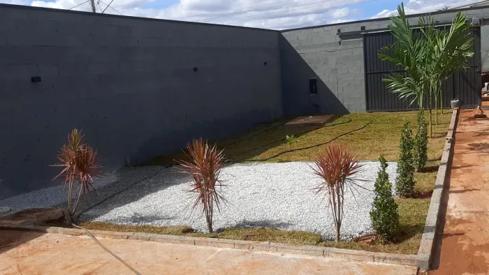 Precisando de limpeza no seu lote?  Faço  jardim também 