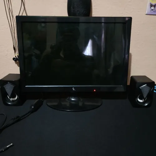Monitor 15 Polegadas com Caixa de Som