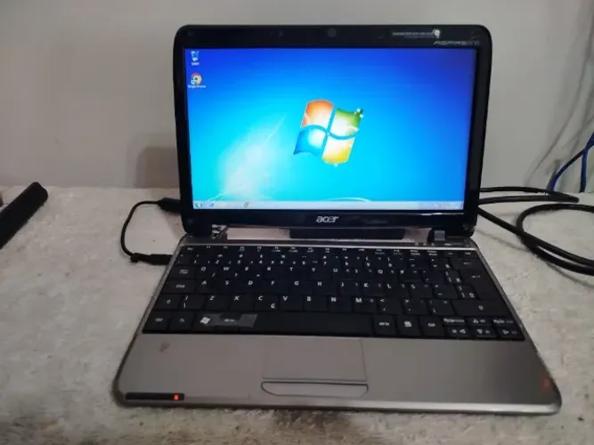 Netbook Acer Aspire One Atom Z520, 1,33Ghz, 2Gb Ram, 200Gb HD, tela 11,6 polegadas