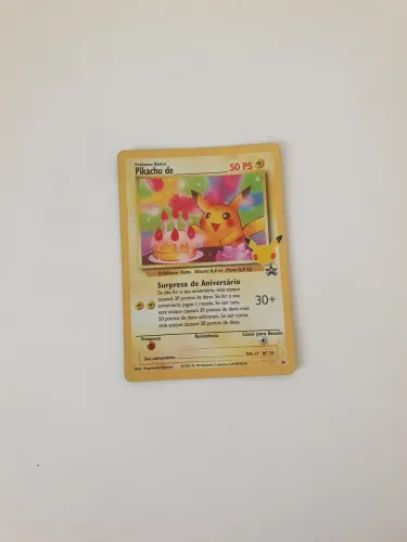 Carta pokemon pikachu de aniversário