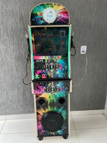 Karaokê e máquina de música