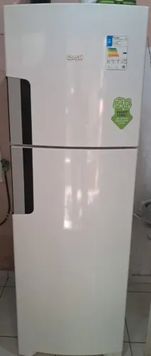 Vendo geladeira nova, aceito cartão de crédito.