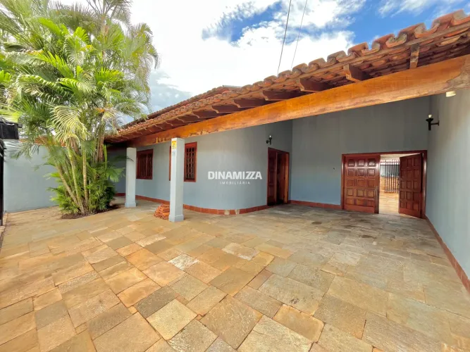 Casa com 3 quartos, área gourmet e piscina para locação no bairro Olinda, em Uberaba/MG