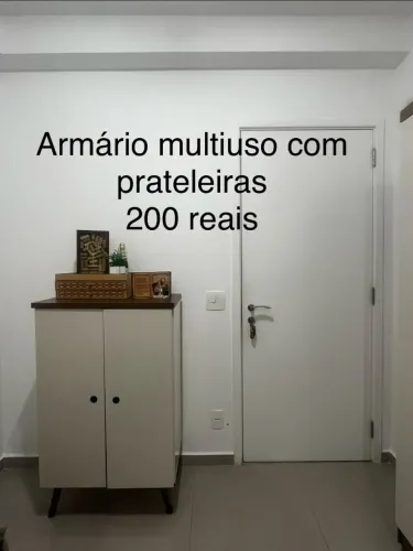 Armário Multiuso baixo, com prateleiras