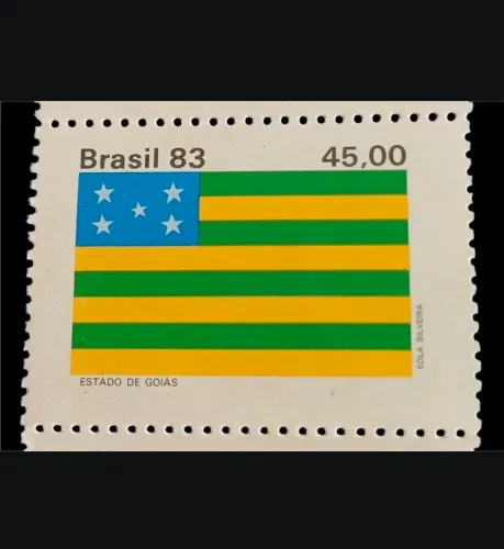 Nove selos postais das bandeiras do Brasil, não circulados, de 1983.