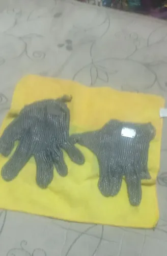 Estou vendendo um par de luva de açougueiro 