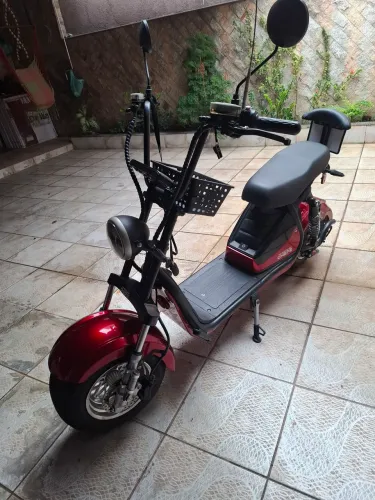 Vendo scooter r8/10 2000 watts, o modelo mais top da linha chefe, na garantia semi nova.