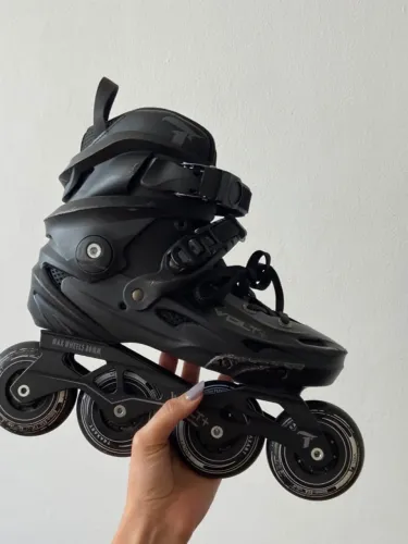 Patins Volt + 2.0 Preto - 80mm ABEC-9 #6 (37/38) + Proteções
