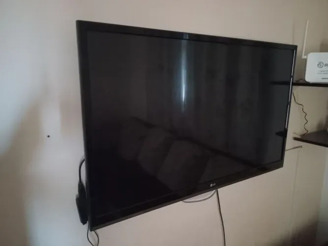 Televisão Smart 42 polegadas LG, com som, mas sem imagem, ideal para conserto 
