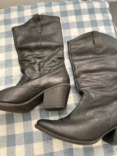Bota couro estilo country usada T35 60,00 Canoas