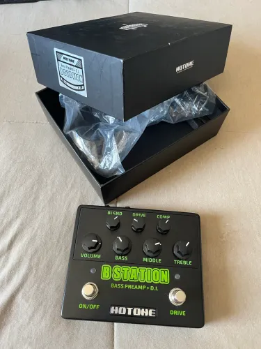 Pedal Hotone B Station Preamp/DI para Baixo