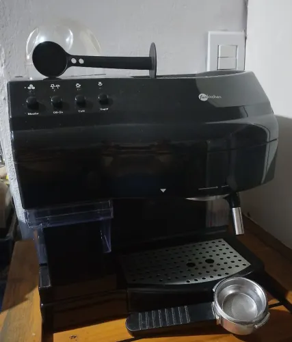 Cafeteira espresso com moedor integrado da Fun Kitchen