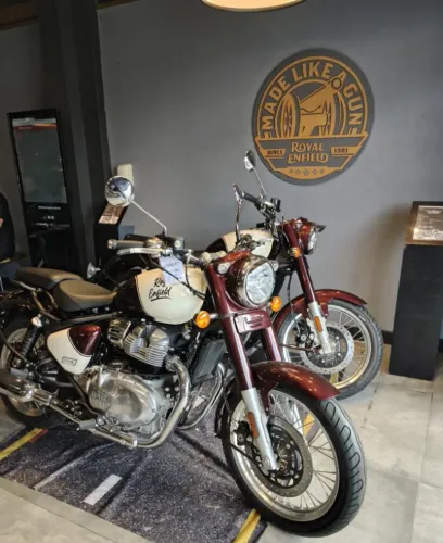 ROYAL ENFIELD CLASSIC 650 VALLAM RED
