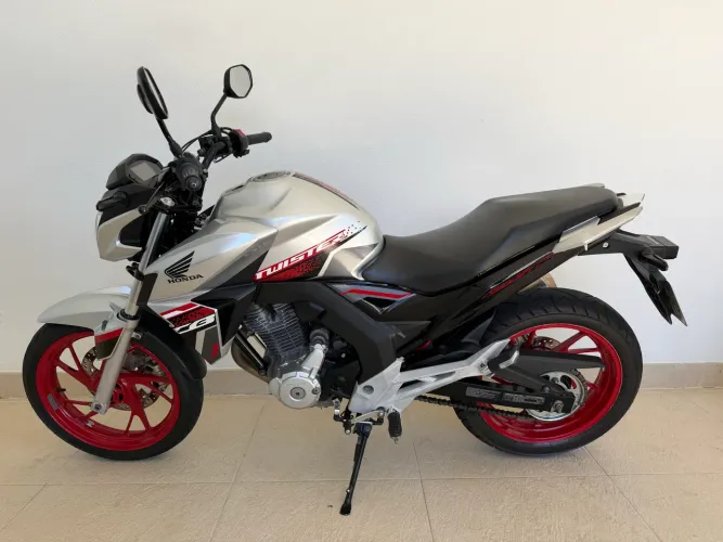 CB 250 Twister 2021 Excelente estado de conservação 
