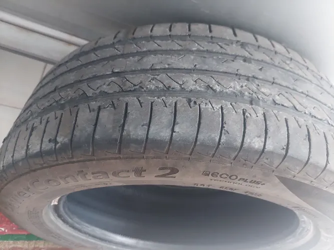 Vendo 2 pneus continental 205/ 55 R16
