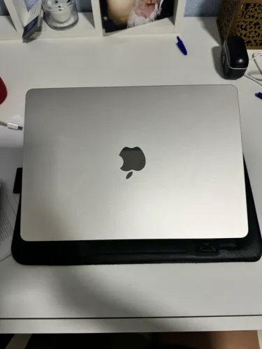 MacBook Air M2 8gb RAM 256 SSD