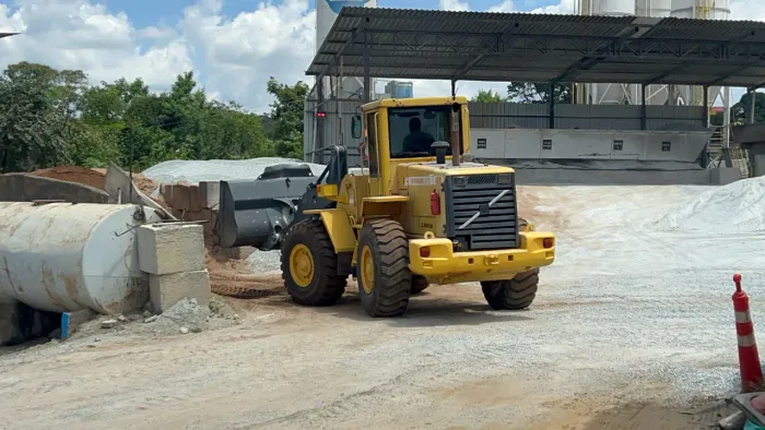 Pá carregadeira volvo l90D raridade neste estado 