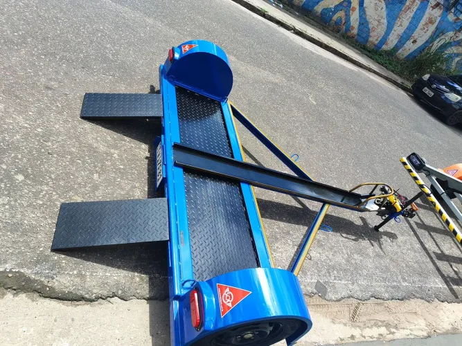 Reboque para transportar veículos