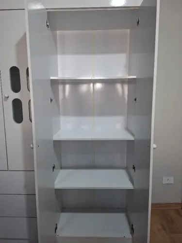 Guarda roupa infantil e cômoda em excelente estado de conservação
