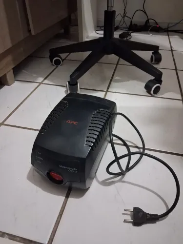 Estabilizador 4 tomadas 200w para 100w