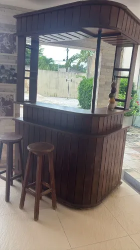 Barzinho madeira maciça