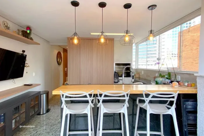 Apartamento com 03 quartos à venda, 121m²