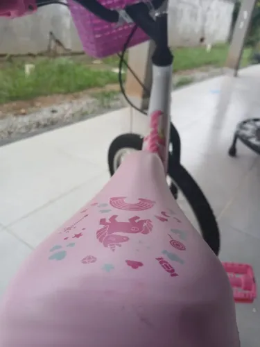 Bicicleta infantil branco e rosa aro 20